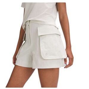 Lululemon Relaxed-Fit Super-High-Rise Cargo Short 4" in Bone
